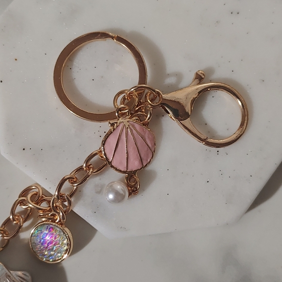 Pearl Seashell Keychain - Picture 3 of 5